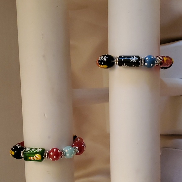 Dark multi colour Christmas bracelets - Picture 3 of 4